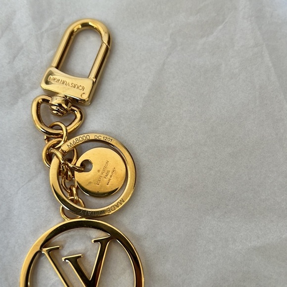 LOUIS VUITTON circle gold bag charm key holder - Picture 7 of 11